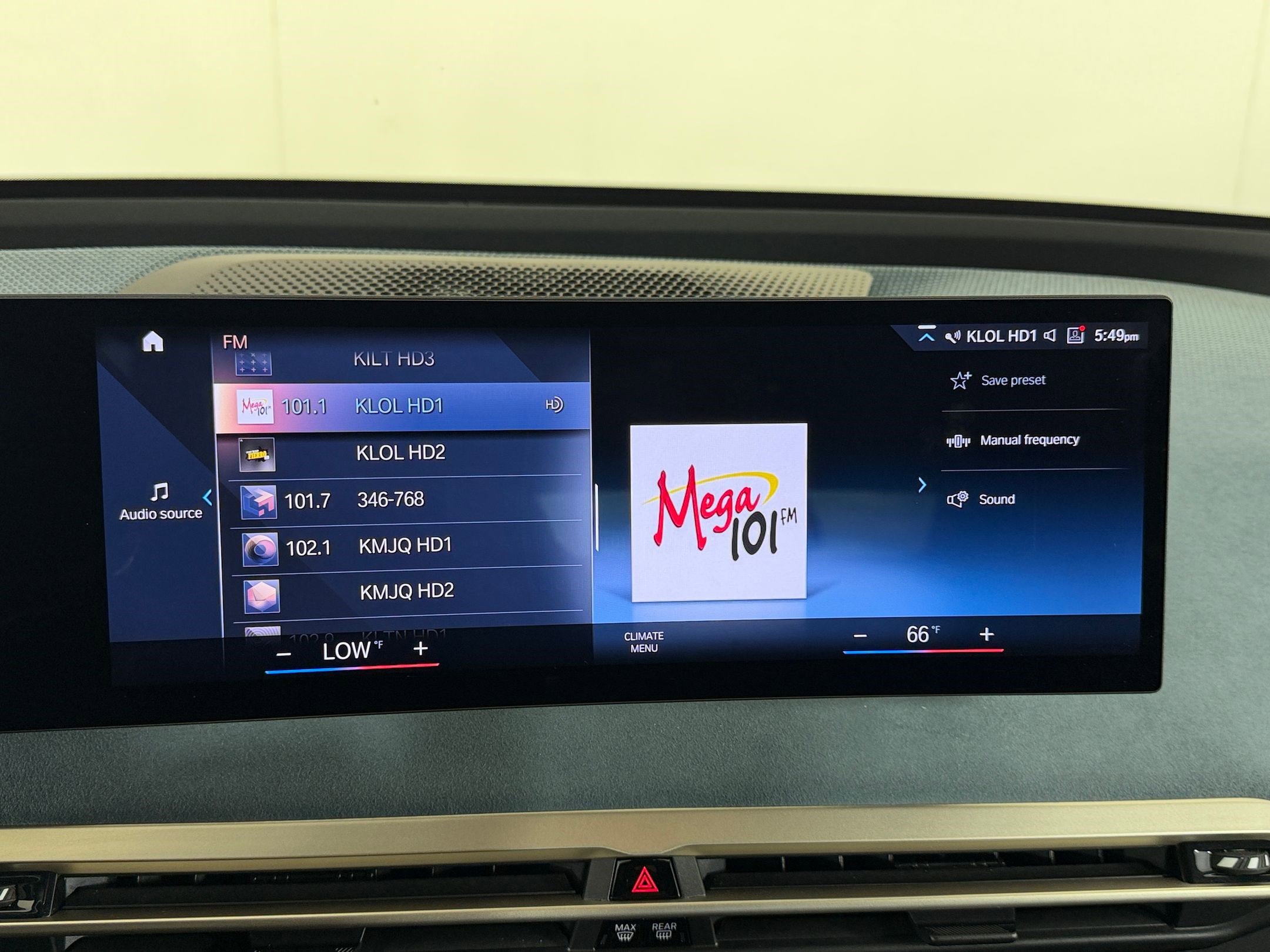 Certified 2023 BMW iX xDrive50 w/ Premium Package AWD/4WD image 27