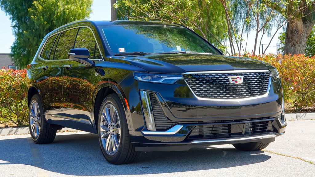 Certified 2025 Cadillac XT6 Premium Luxury w/ Technology Package image 5