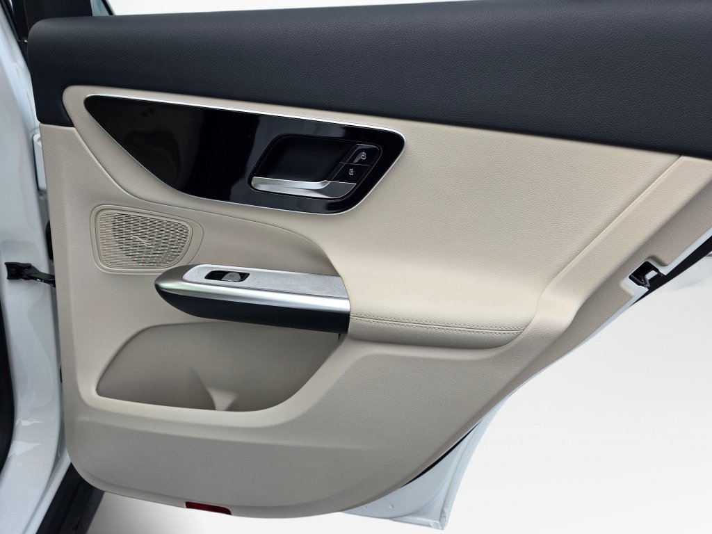 New 2026 Mercedes-Benz GLC 300 4MATIC image 24