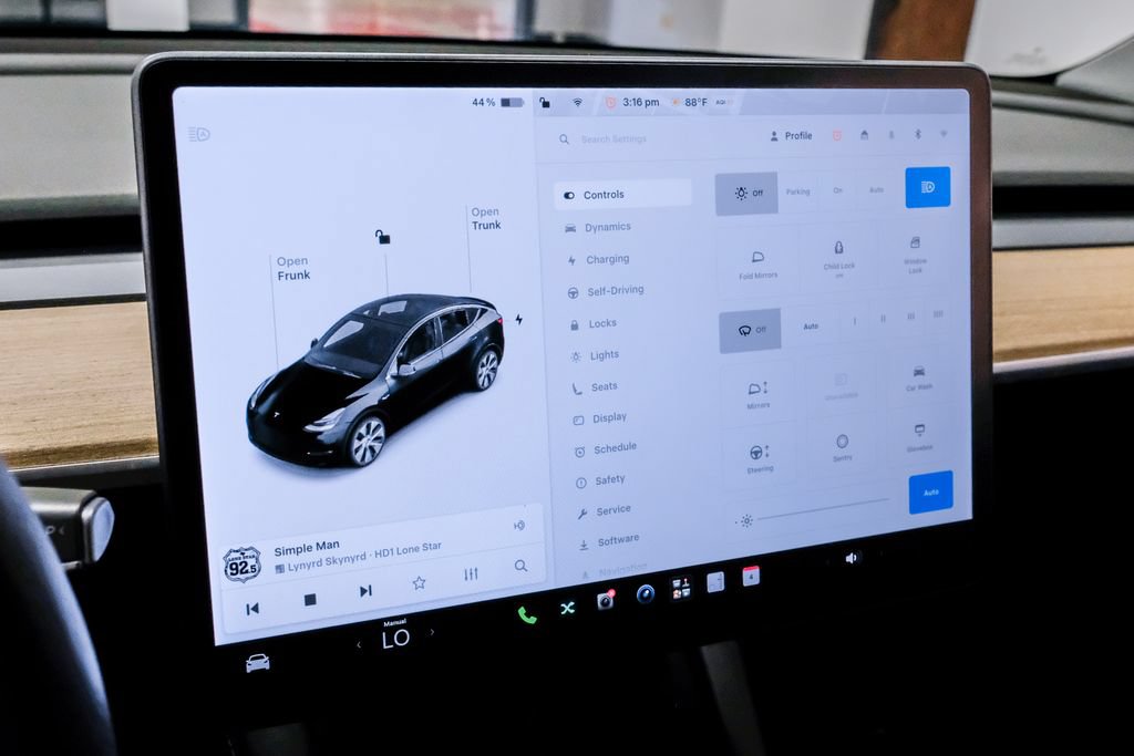 Used 2021 Tesla Model Y Long Range AWD/4WD image 27