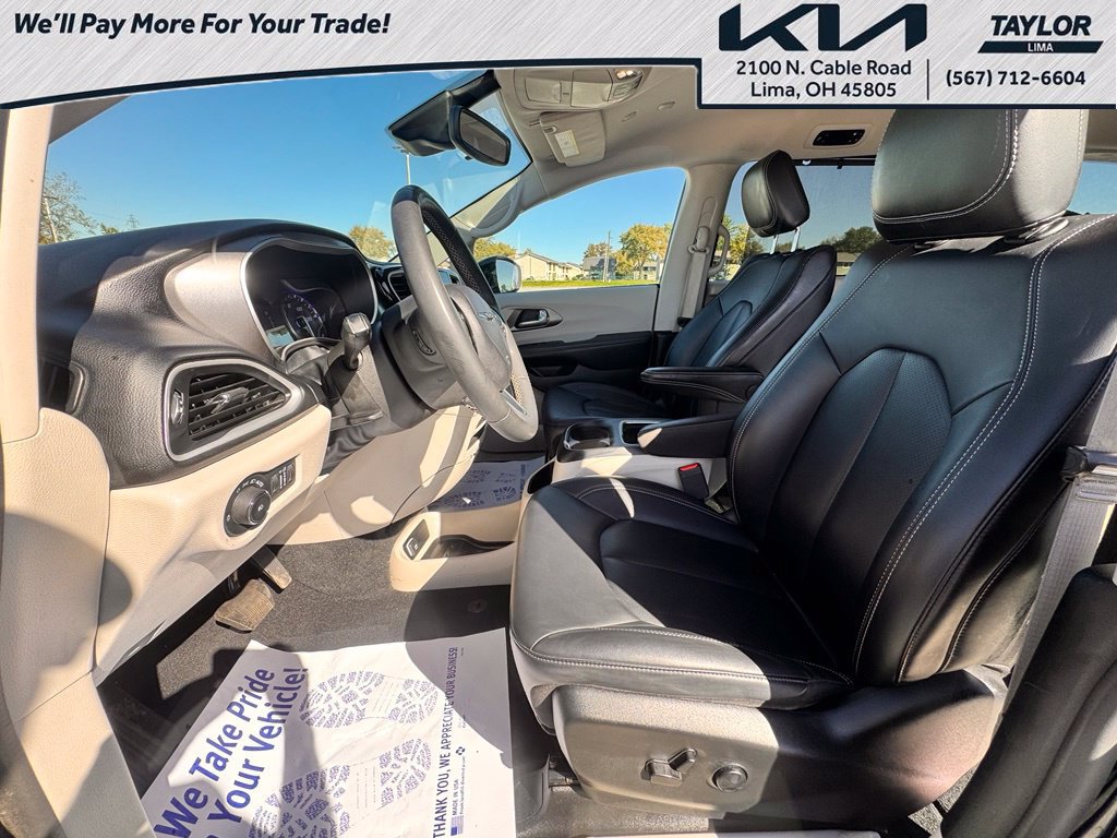 Used 2024 Chrysler Pacifica Touring-L FWD image 8