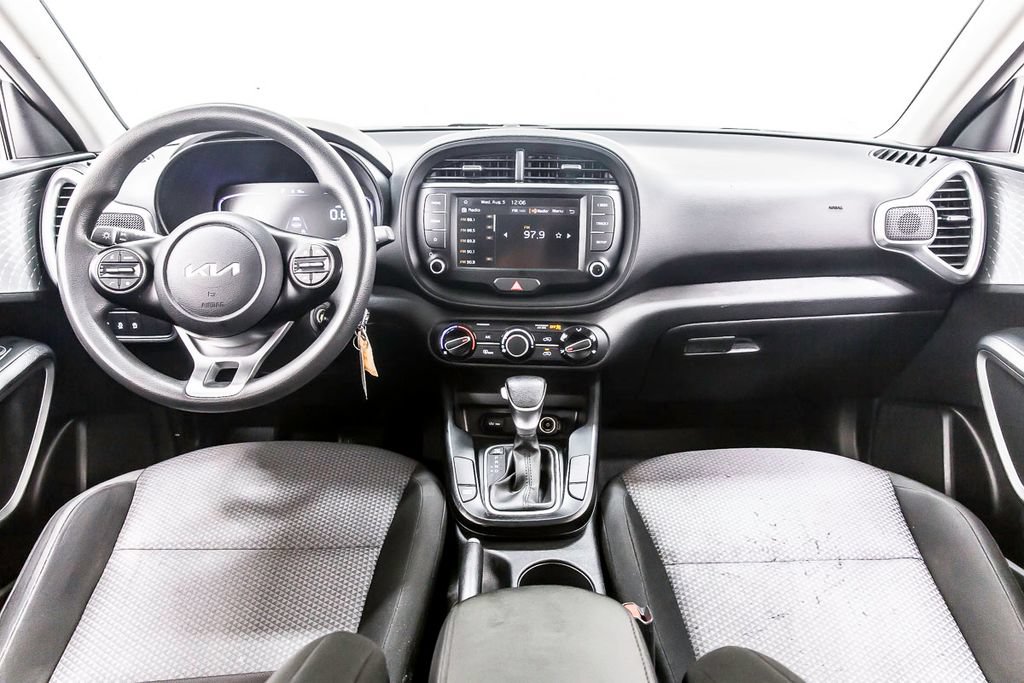 Used 2024 Kia Soul LX w/ Option Group 015 FWD image 17