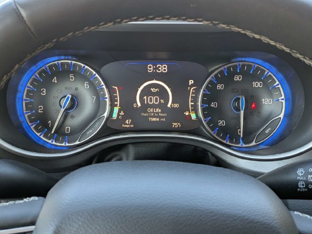 Used 2024 Chrysler Pacifica Touring-L FWD image 27