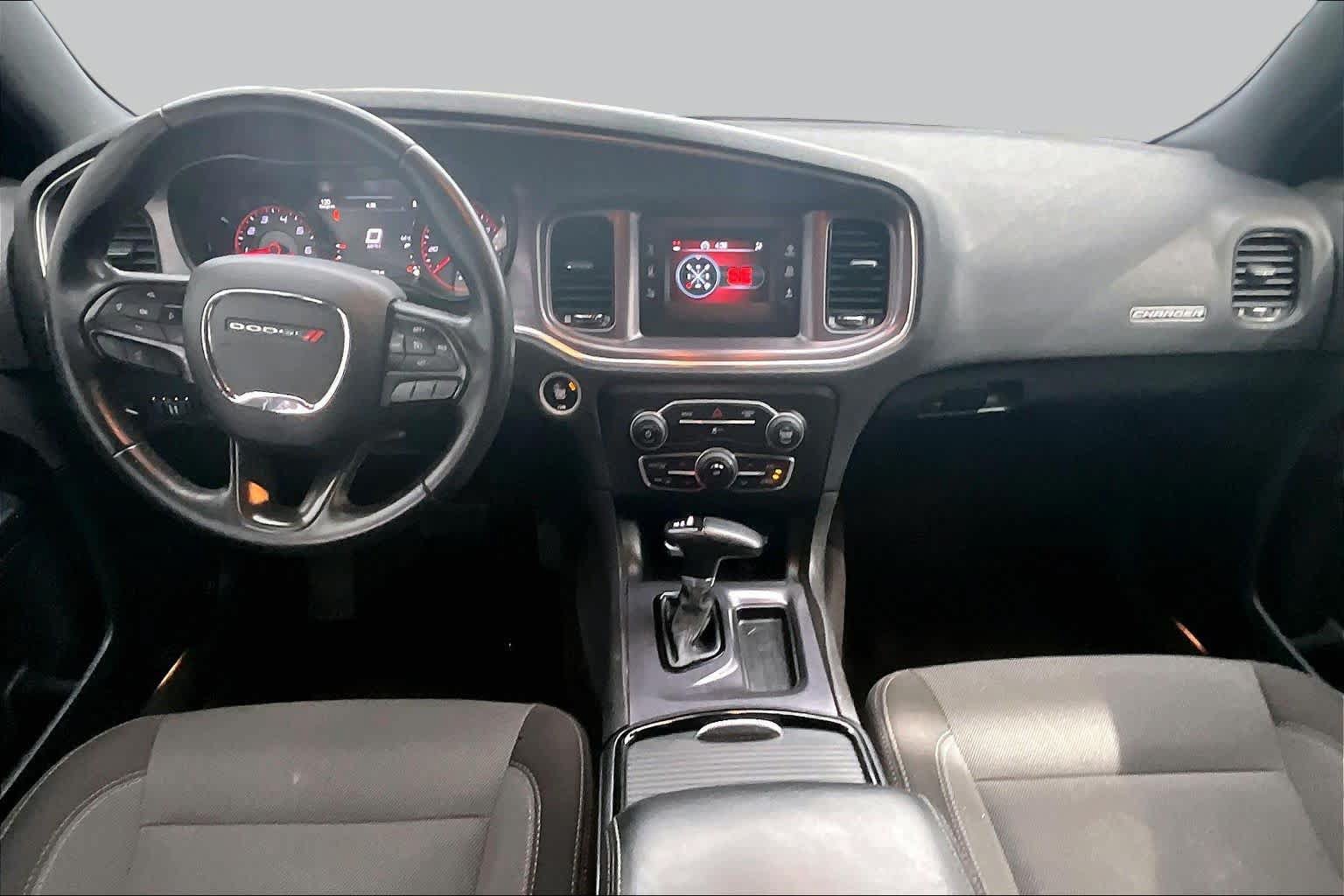 Used 2017 Dodge Charger SE w/ Blacktop Package RWD image 16