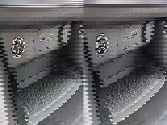 Used 2023 Nissan Rogue SV image 32