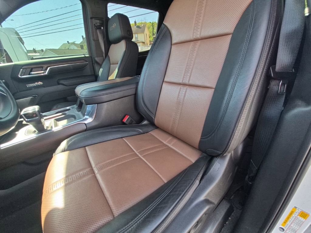 Used 2024 Chevrolet Silverado 1500 High Country w/ High Country Premium Package AWD/4WD image 11