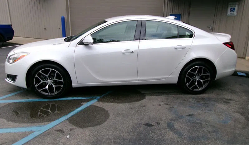 Used 2017 Buick Regal Sport Touring FWD image 3