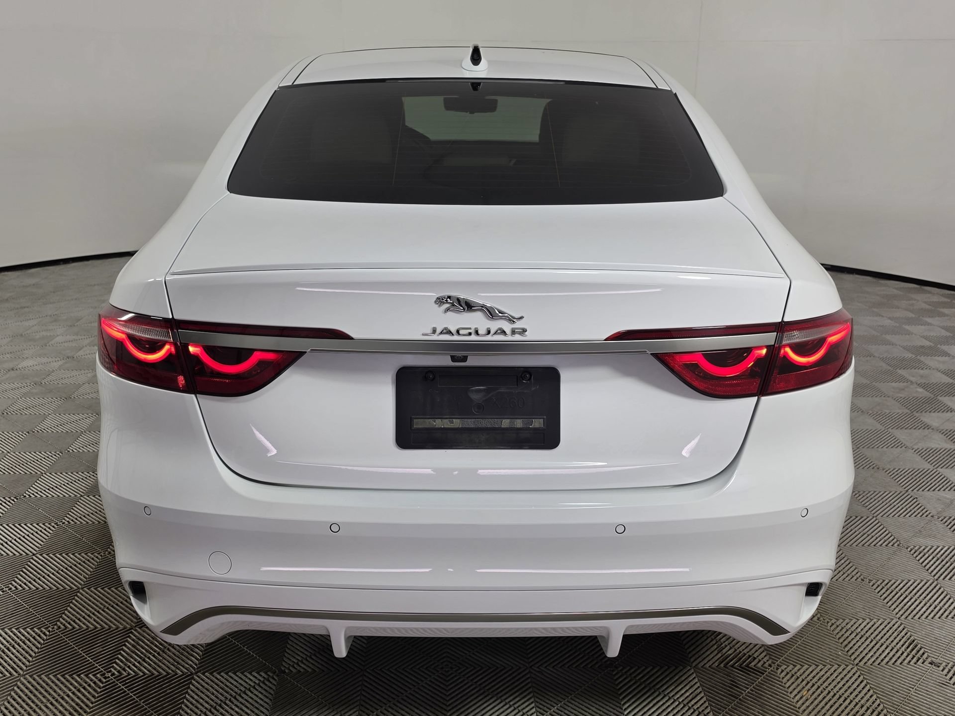 Used 2024 Jaguar XF R-Dynamic SE AWD/4WD image 6