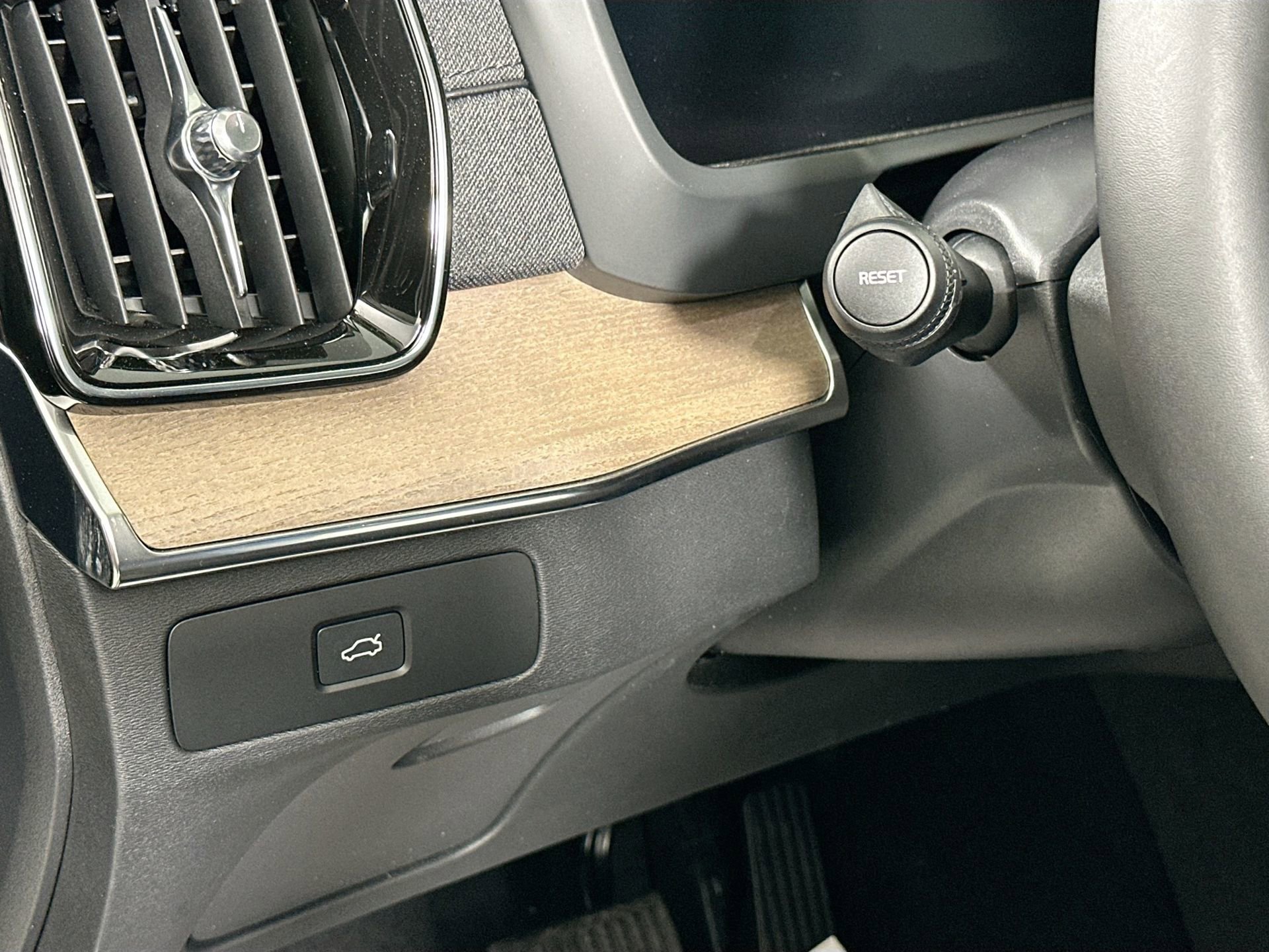 New 2026 Volvo XC90 B6 Core AWD/4WD image 10