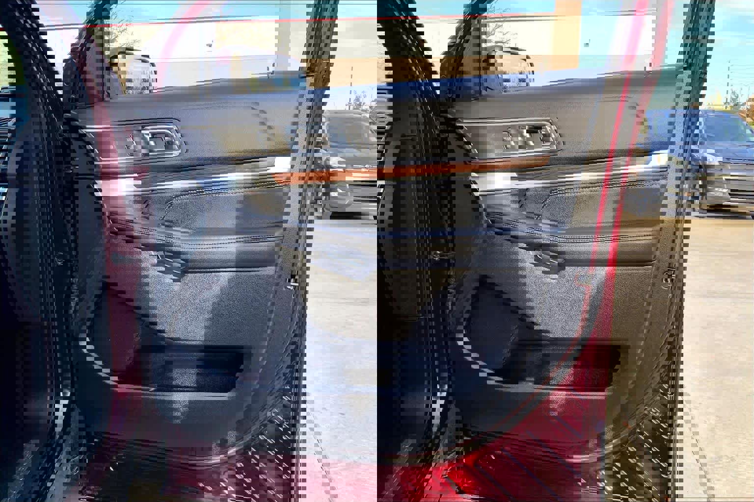 Used 2018 Ford Explorer Limited w/ Equipment Group 301A image 22