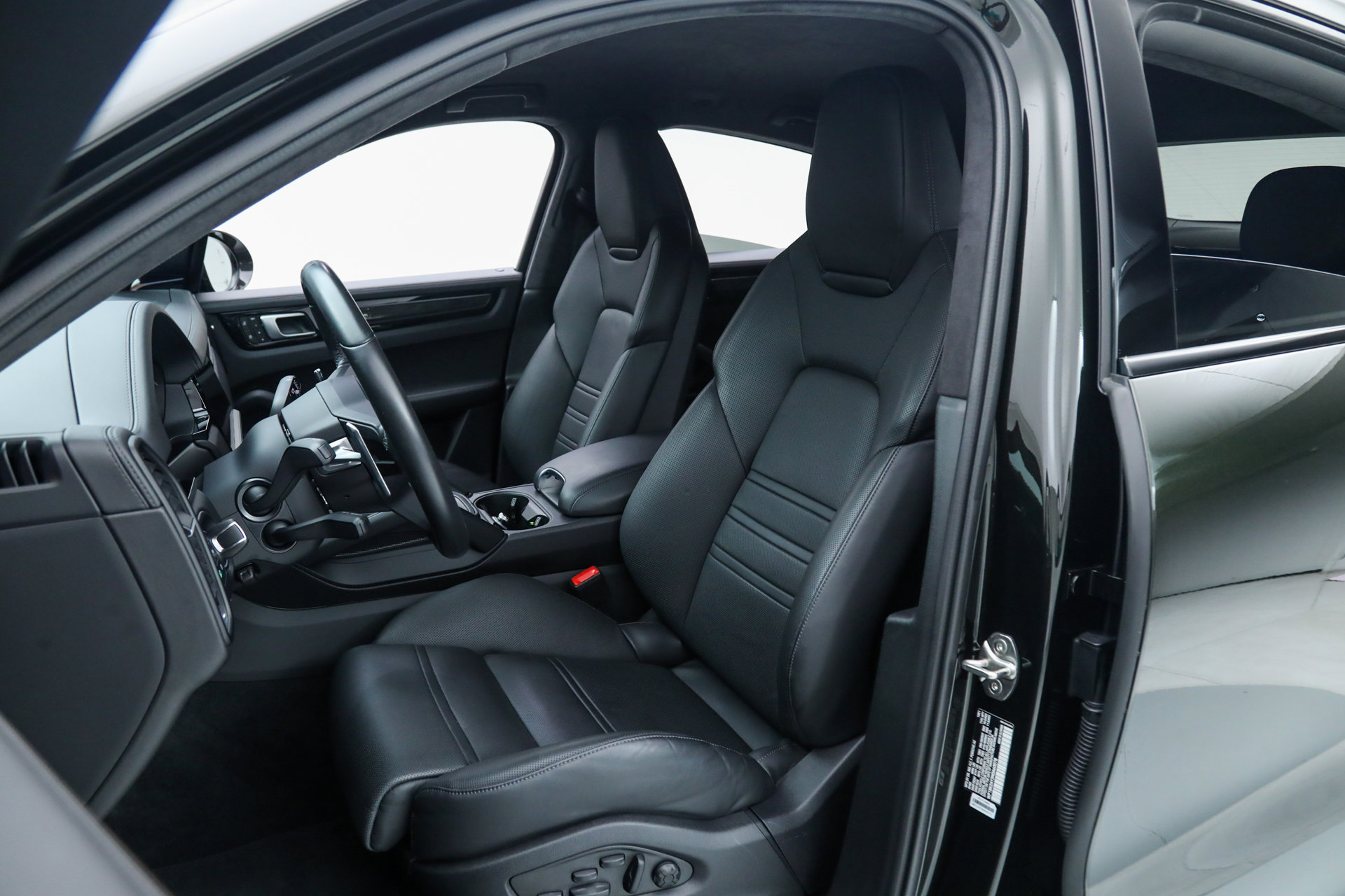 Used 2022 Porsche Cayenne Turbo GT image 23