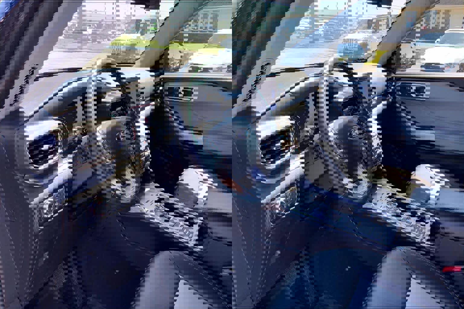 Certified 2022 Ford Explorer XLT w/ Equipment Group 202A image 18