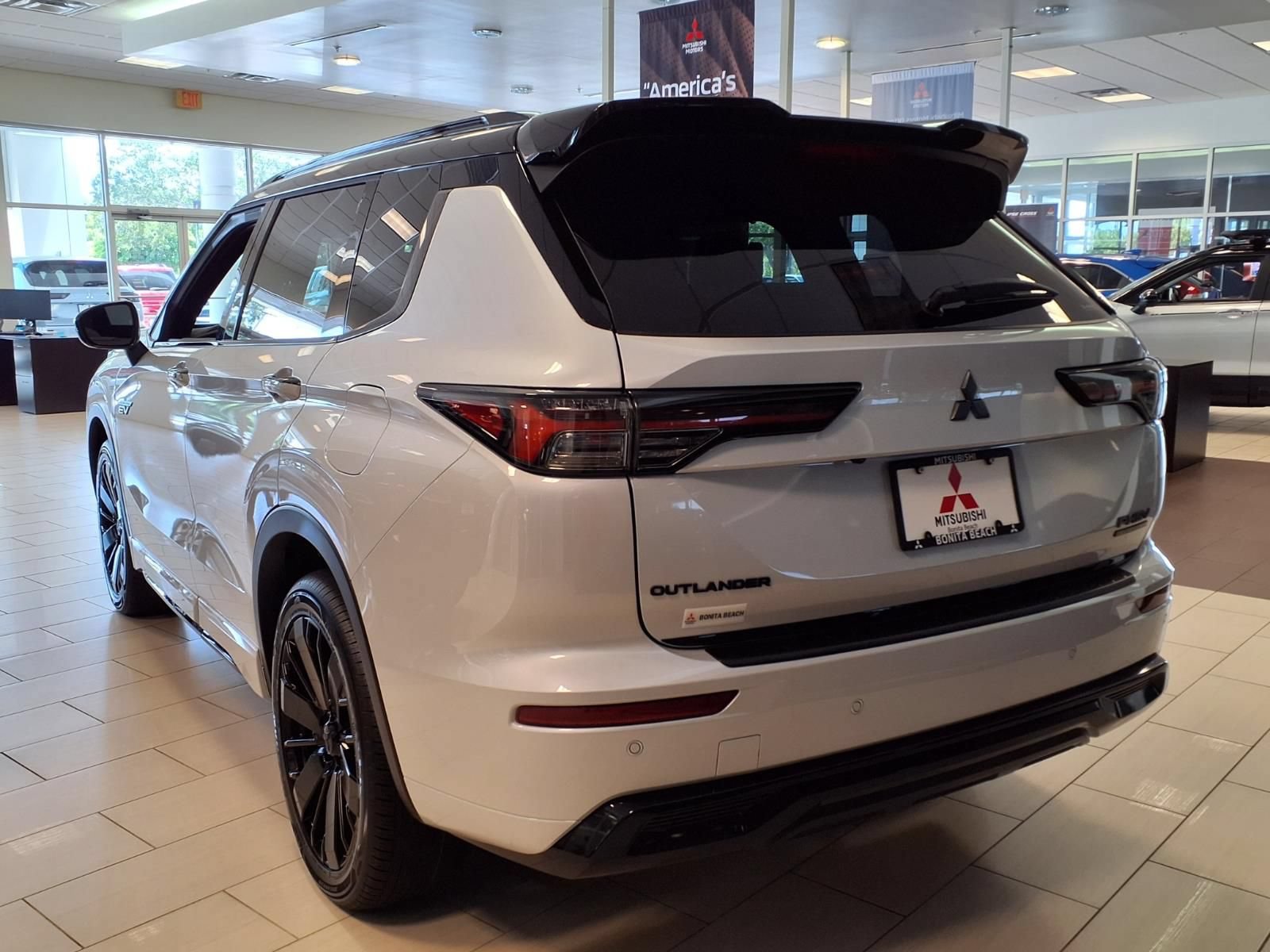 New 2026 Mitsubishi Outlander 4WD Plug-In Hybrid image 5