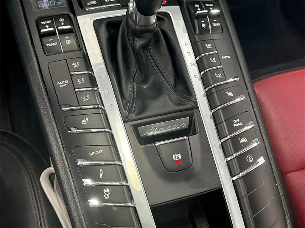 Used 2018 Porsche Macan Sport Edition image 24
