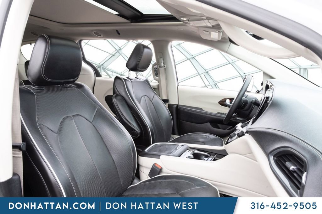 Used 2023 Chrysler Pacifica Limited FWD image 23