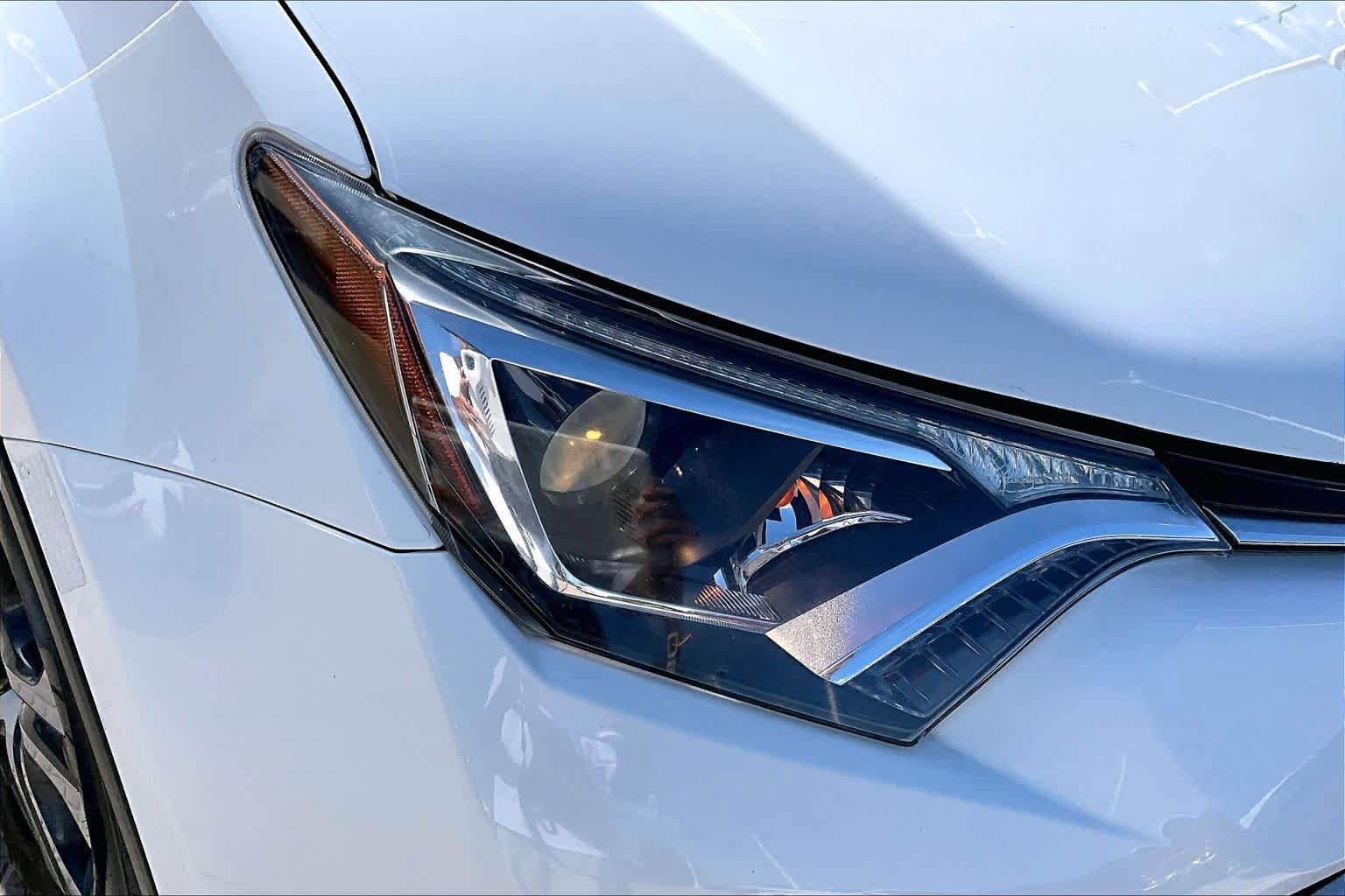 Used 2018 Toyota RAV4 LE FWD image 27