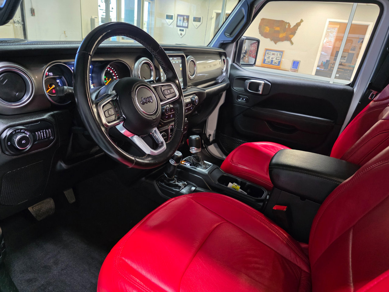 Used 2020 Jeep Wrangler Unlimited Sahara w/ Uconnect 4C Nav & Sound Group image 16