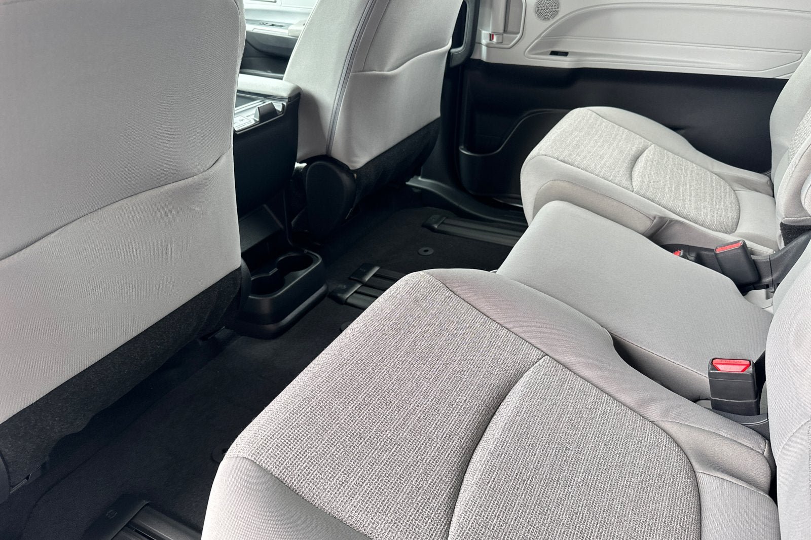 New 2026 Toyota Sienna LE FWD image 10