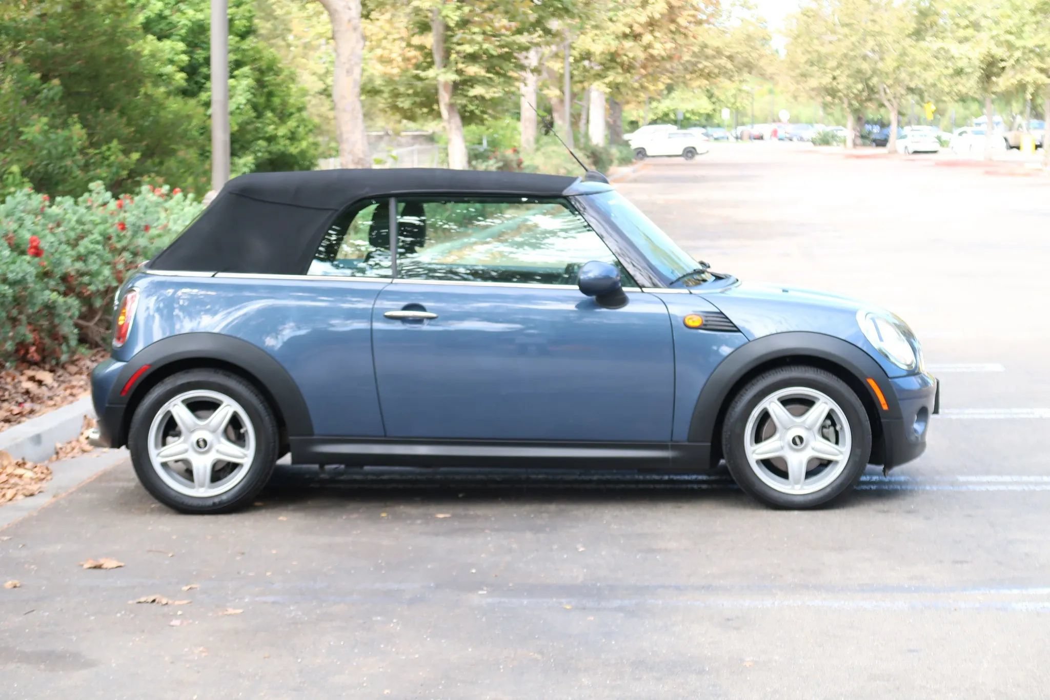 Used 2009 MINI Cooper Convertible FWD image 8
