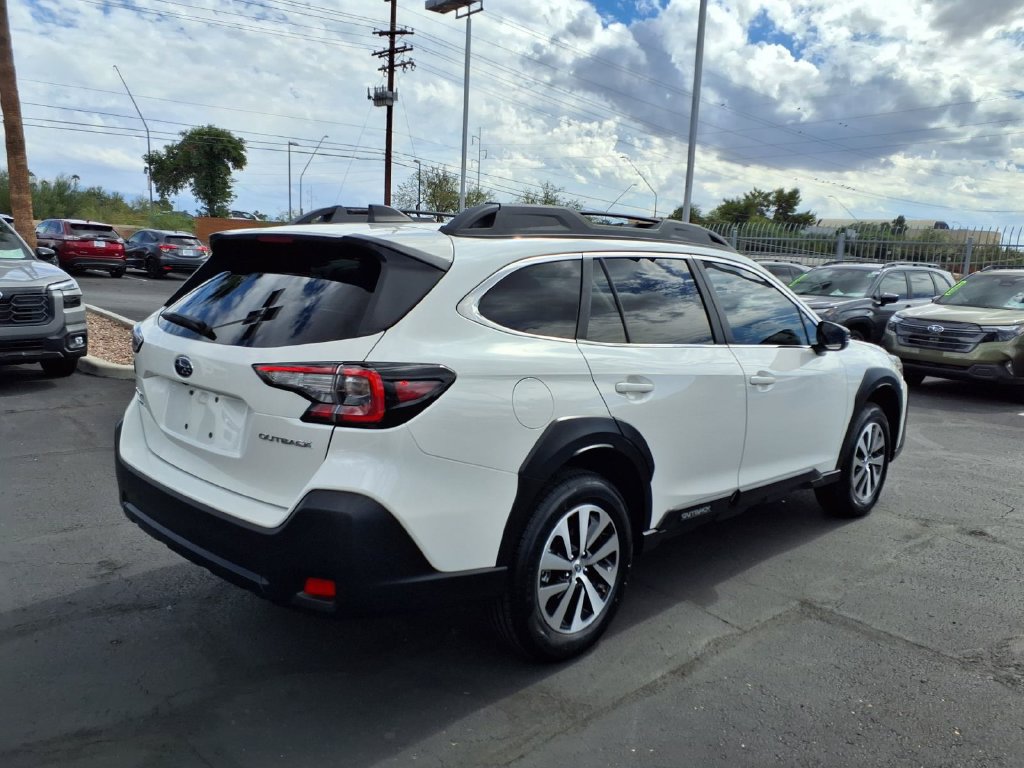 Used 2025 Subaru Outback Premium AWD/4WD image 10