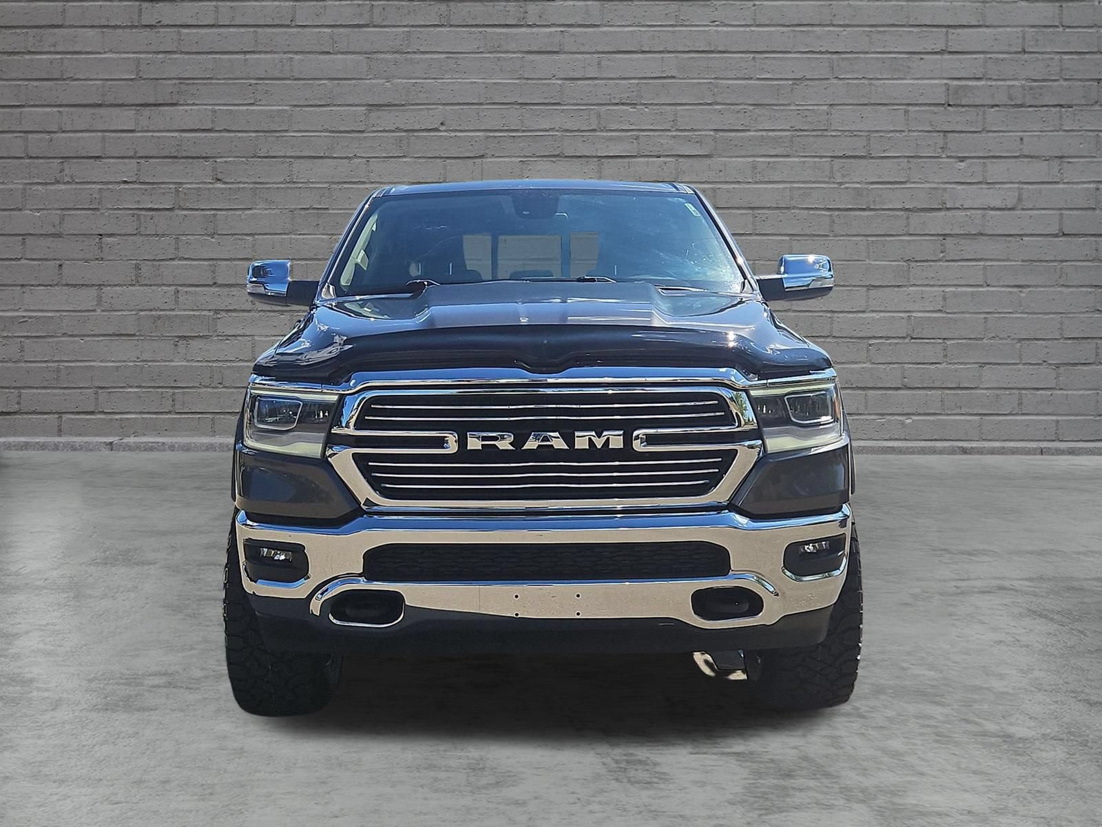 Used 2019 RAM 1500 Laramie w/ Off Road Group AWD/4WD image 2