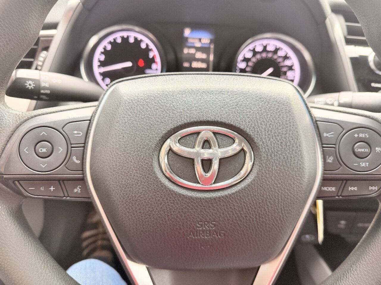 Used 2018 Toyota Camry FWD image 23