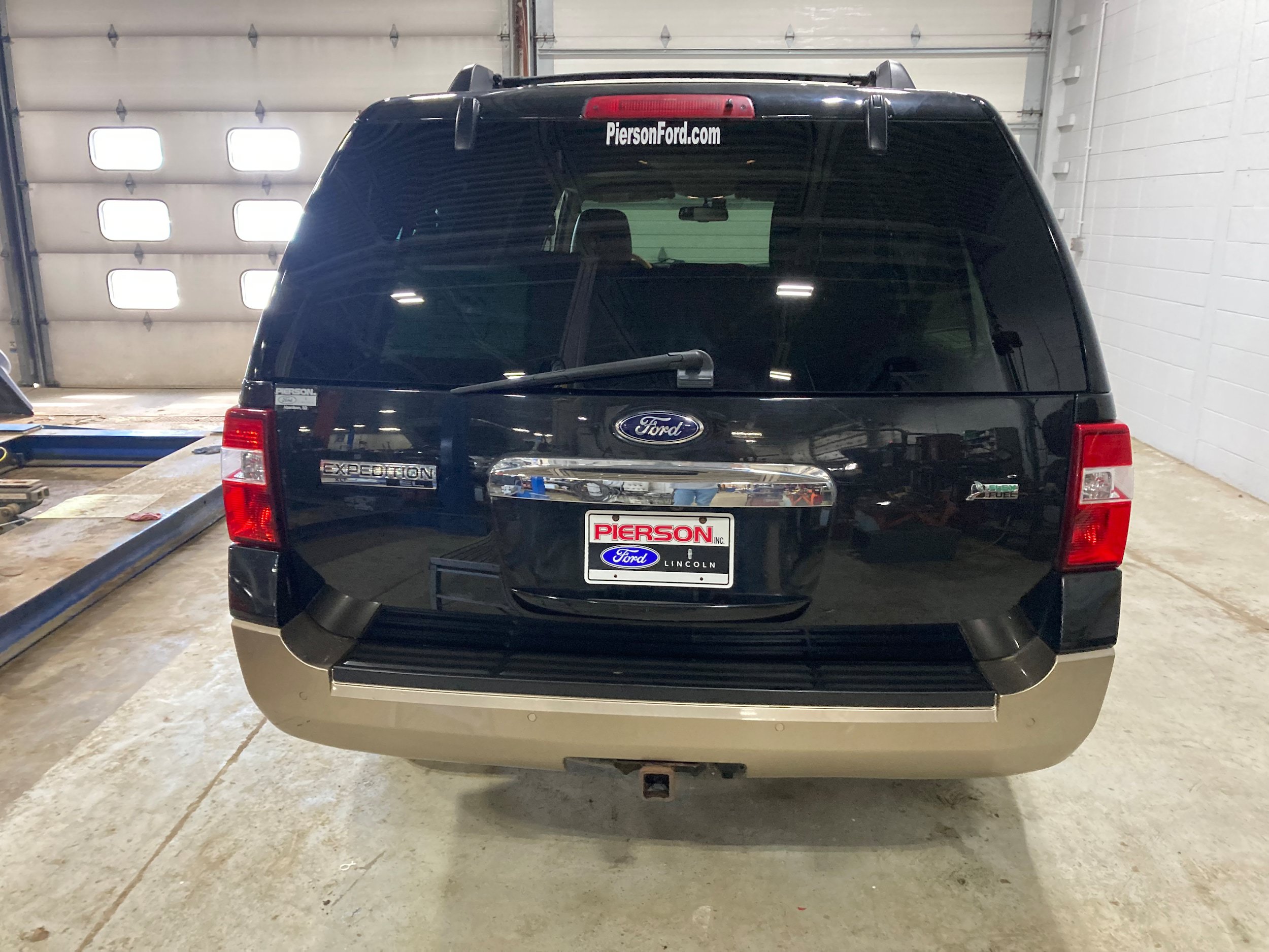 Used 2014 Ford Expedition EL XLT w/ Equipment Group 202A AWD/4WD image 17