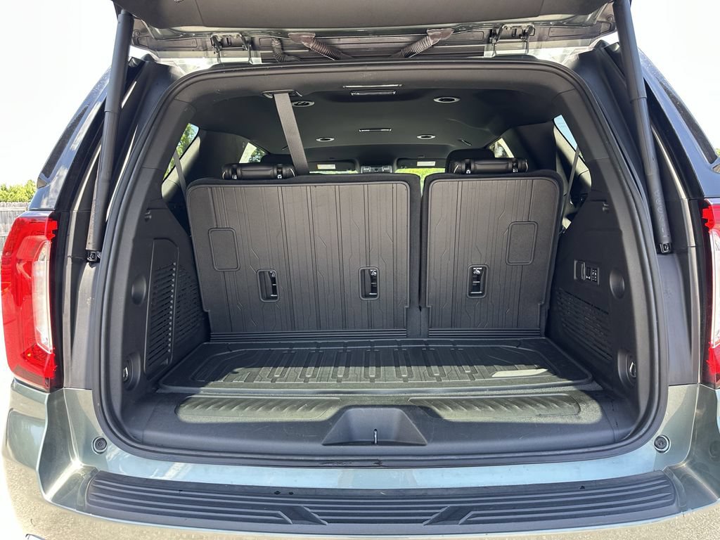 Used 2023 GMC Yukon SLT w/ SLT Luxury Package RWD image 13