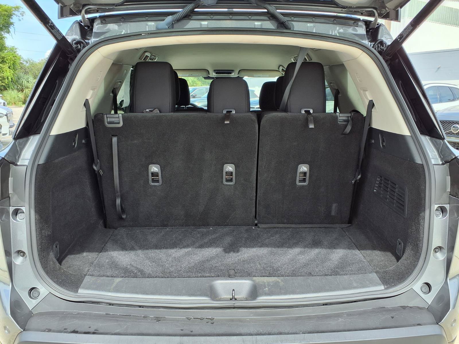 Used 2025 Nissan Pathfinder SV FWD image 18