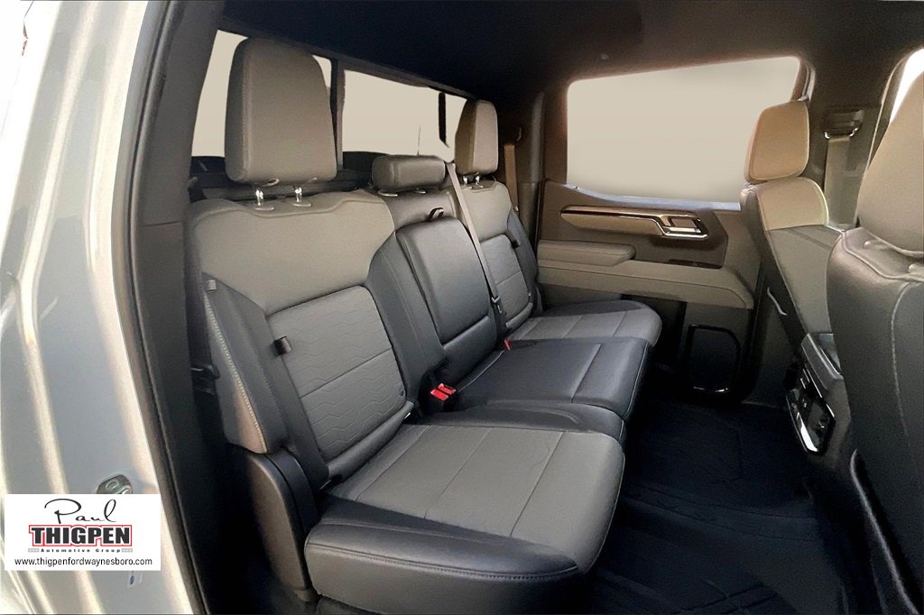 Used 2025 Chevrolet Silverado 2500 LT w/ Convenience Package image 27