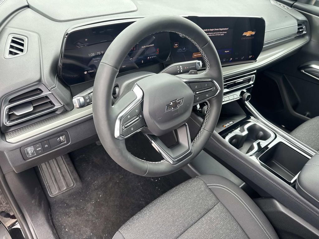 New 2026 Chevrolet Traverse LT w/ Midnight/Sport Edition FWD image 16