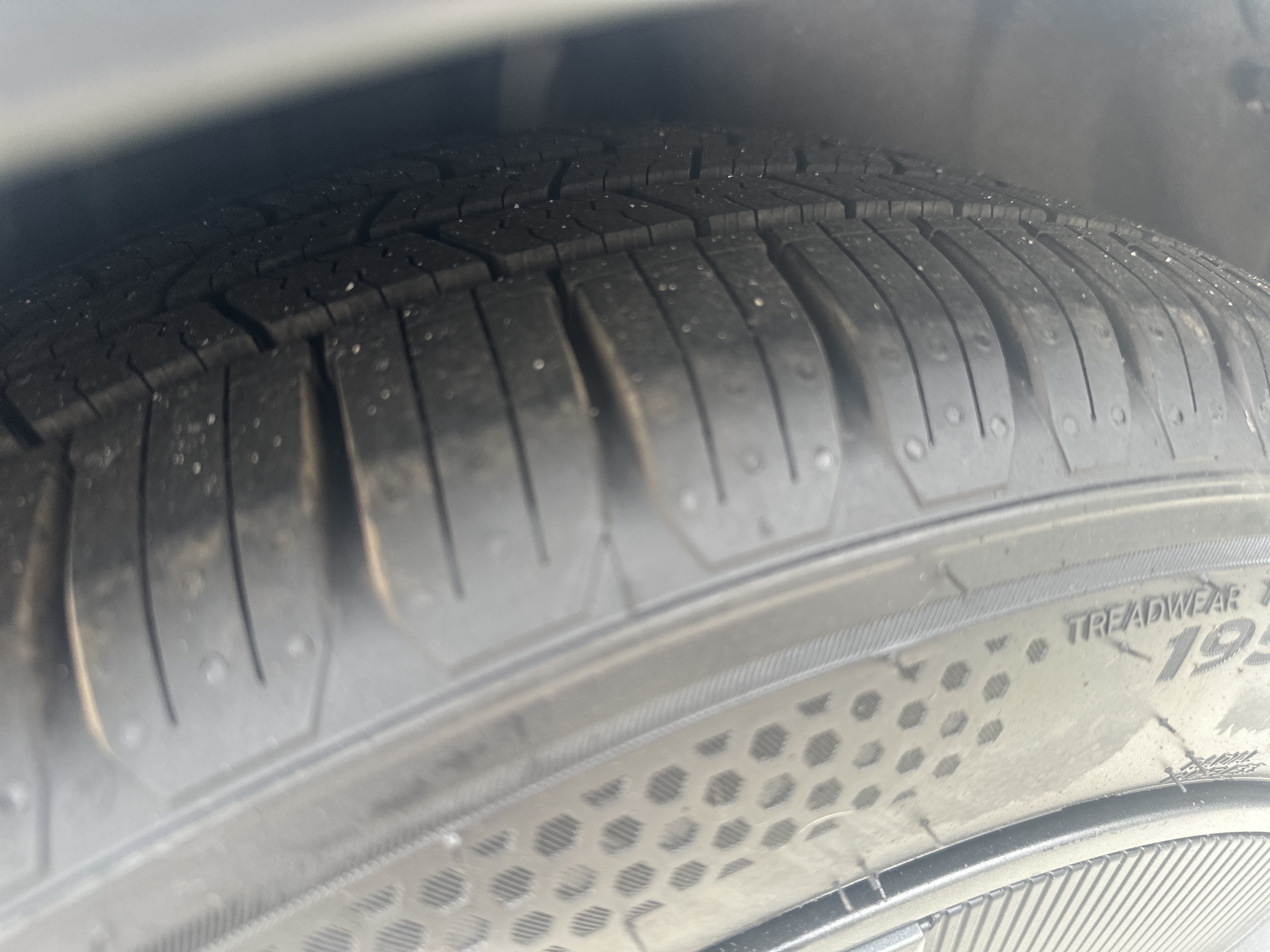 Used 2025 Toyota Prius LE FWD image 29