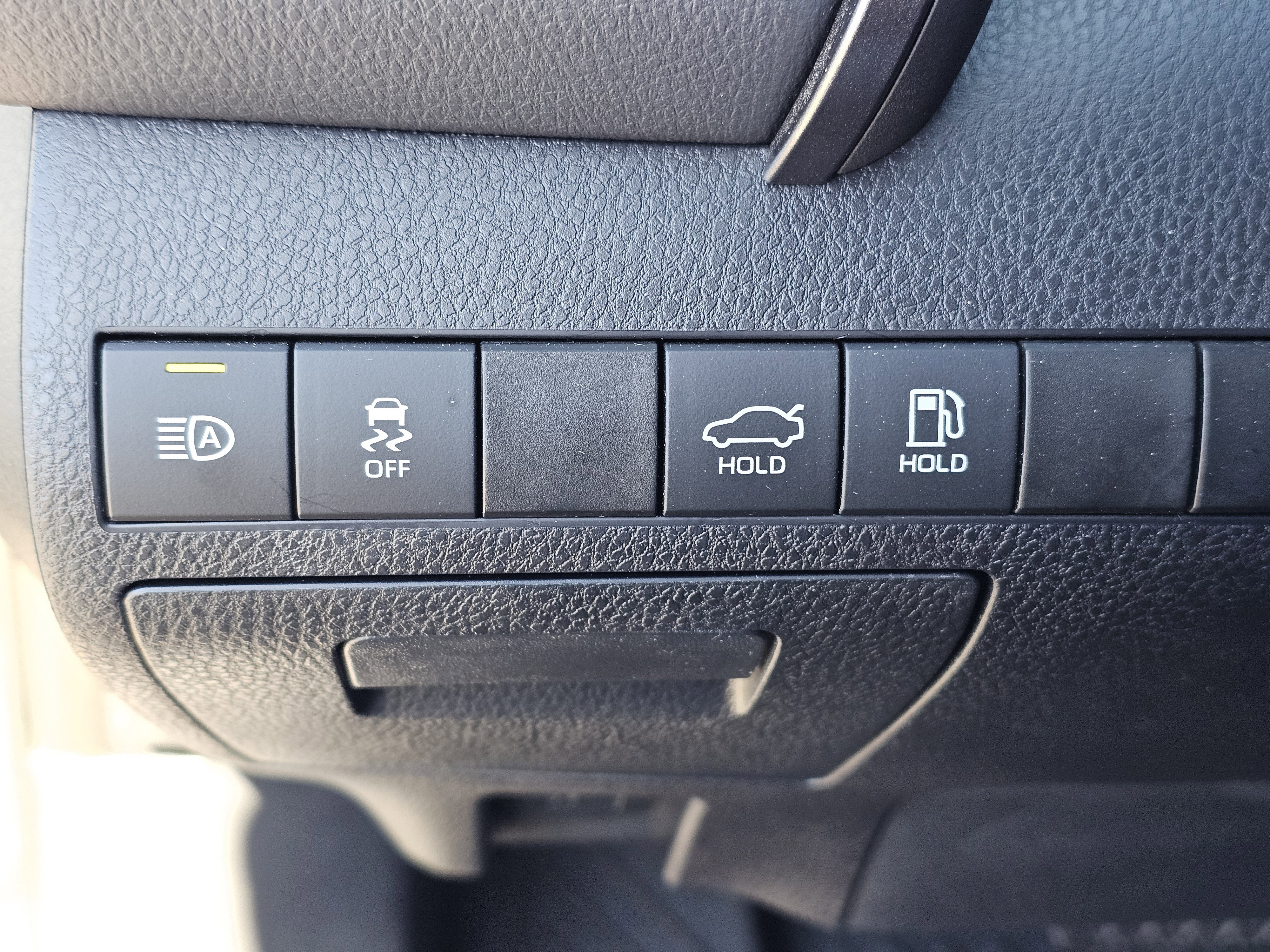 Used 2020 Toyota Camry SE image 18