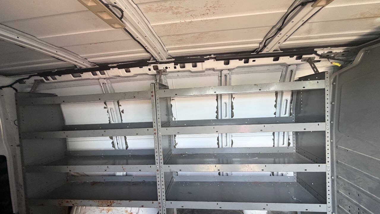 Used 2017 Chevrolet Express 2500 RWD image 18