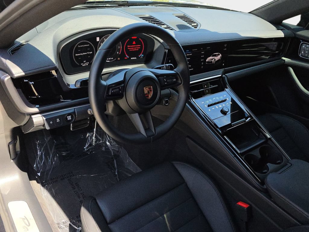 Used 2025 Porsche Panamera RWD image 19