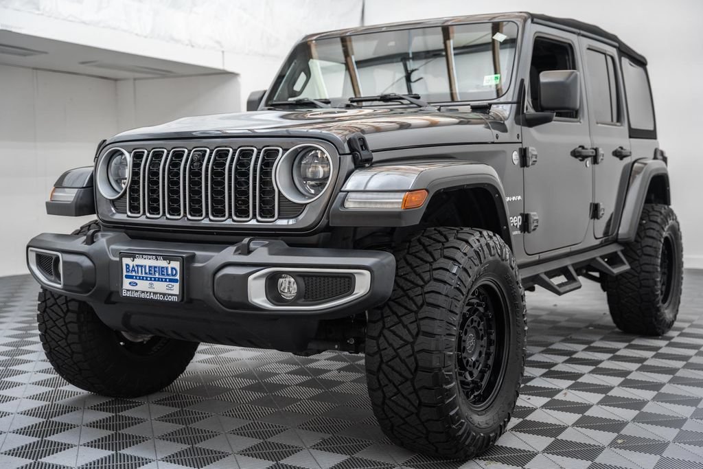 Used 2024 Jeep Wrangler Unlimited Sahara w/ Technology Group AWD/4WD image 3
