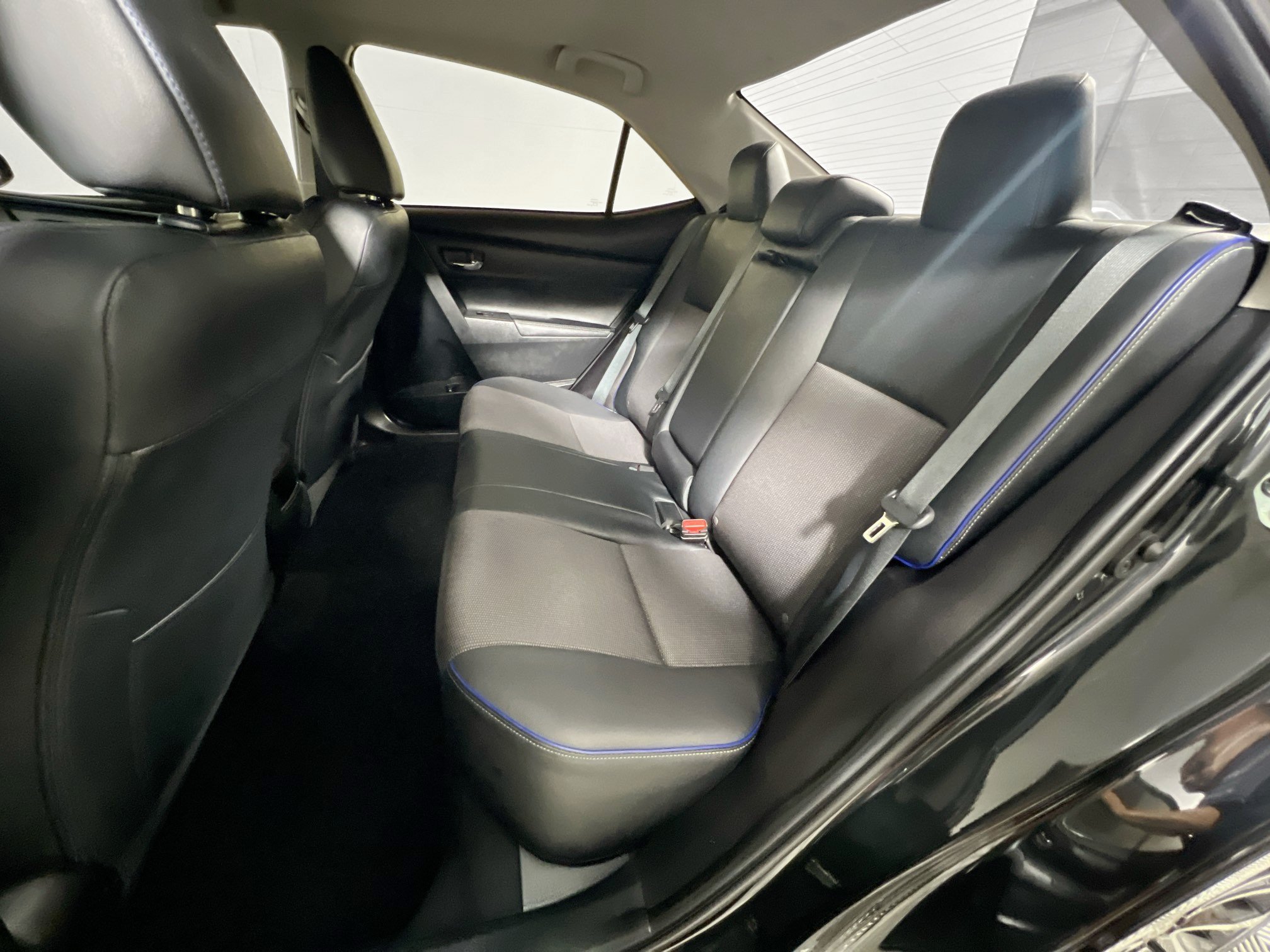Used 2019 Toyota Corolla SE w/ SE Premium Package FWD image 28