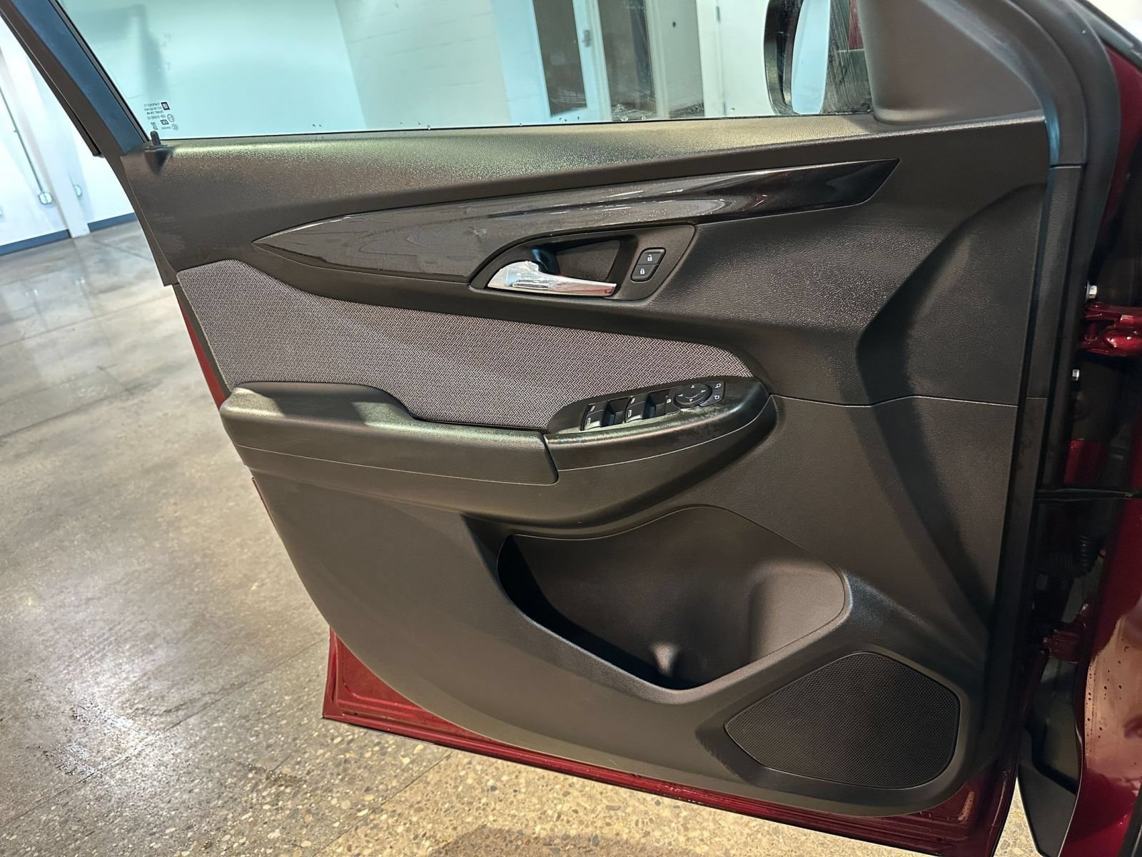 Used 2025 Chevrolet TrailBlazer LT FWD image 18