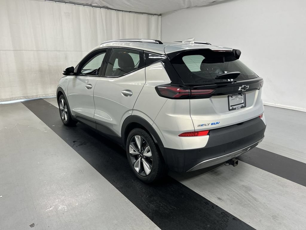 Used 2022 Chevrolet Bolt EUV LT w/ Convenience Package FWD image 7