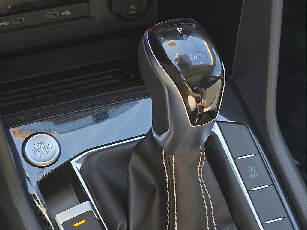 New 2026 Volkswagen Taos SE FWD image 23