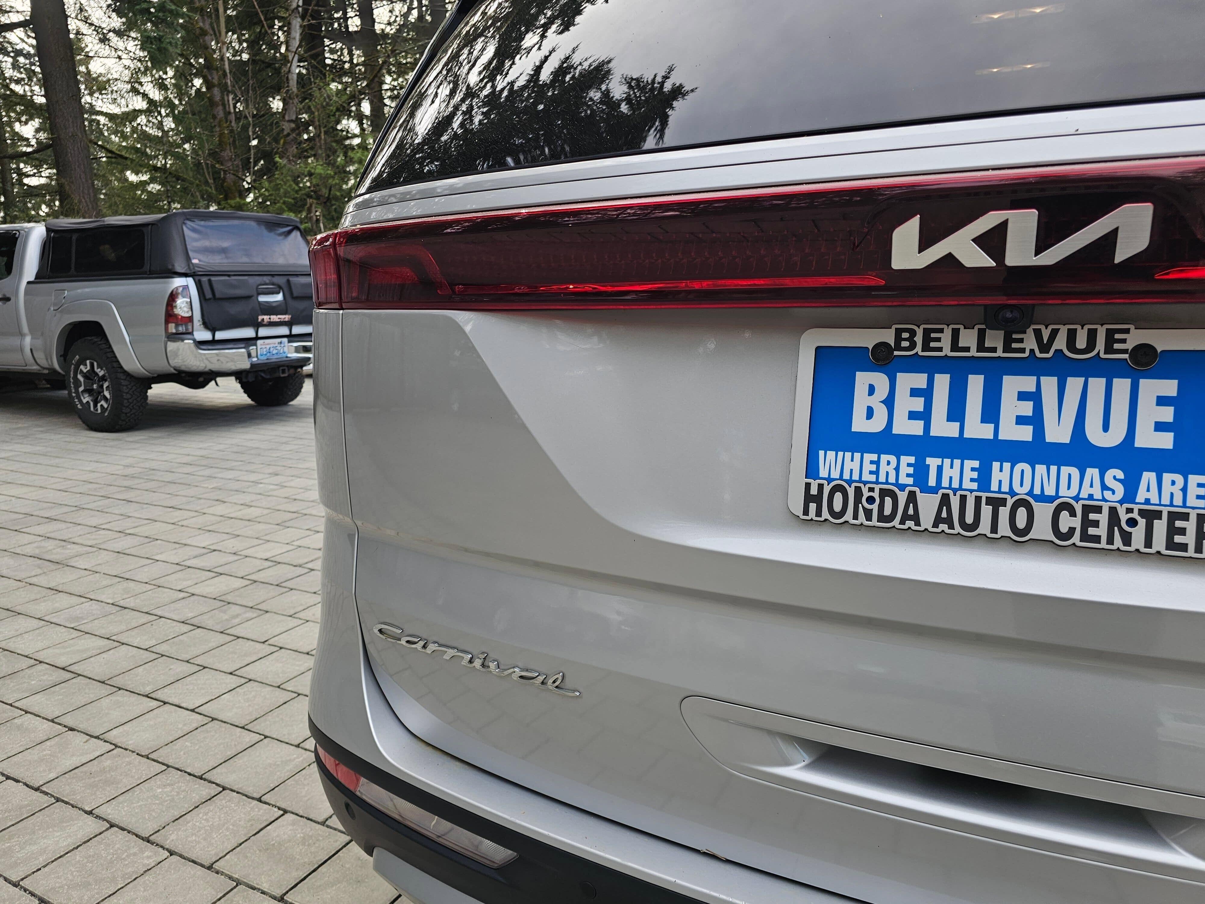 Used 2022 Kia Carnival LX FWD image 14