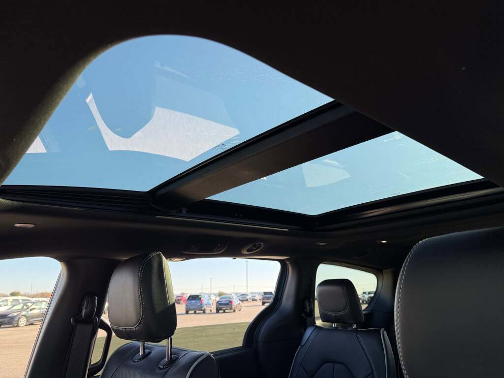 New 2026 Chrysler Pacifica Limited w/ S Appearance Package image 34