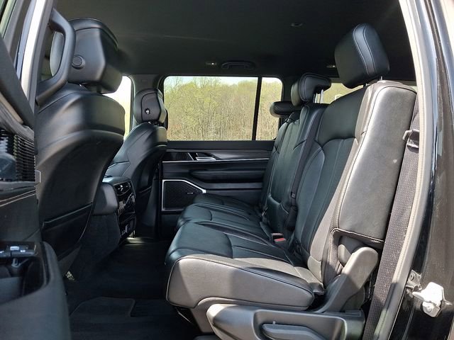 Used 2023 Jeep Wagoneer L Series III image 10