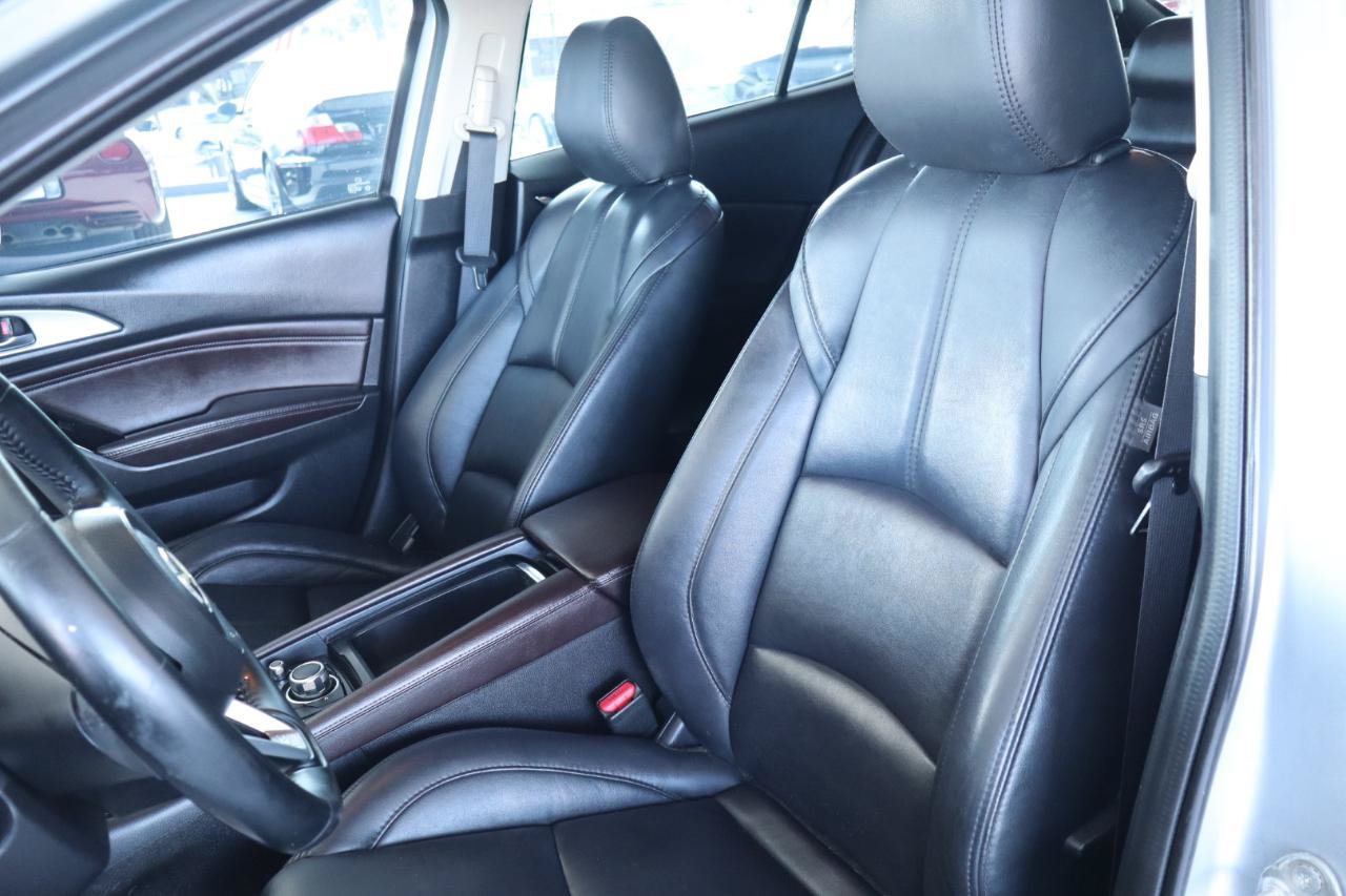 Used 2018 MAZDA MAZDA3 Touring FWD image 14