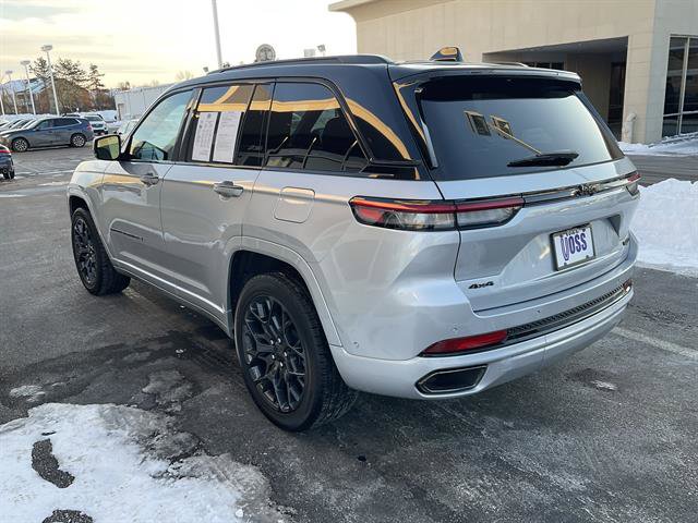 Used 2025 Jeep Grand Cherokee Summit w/ Obsidian Package image 5