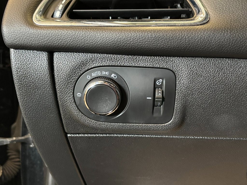 Used 2017 Chevrolet Cruze Premier image 18