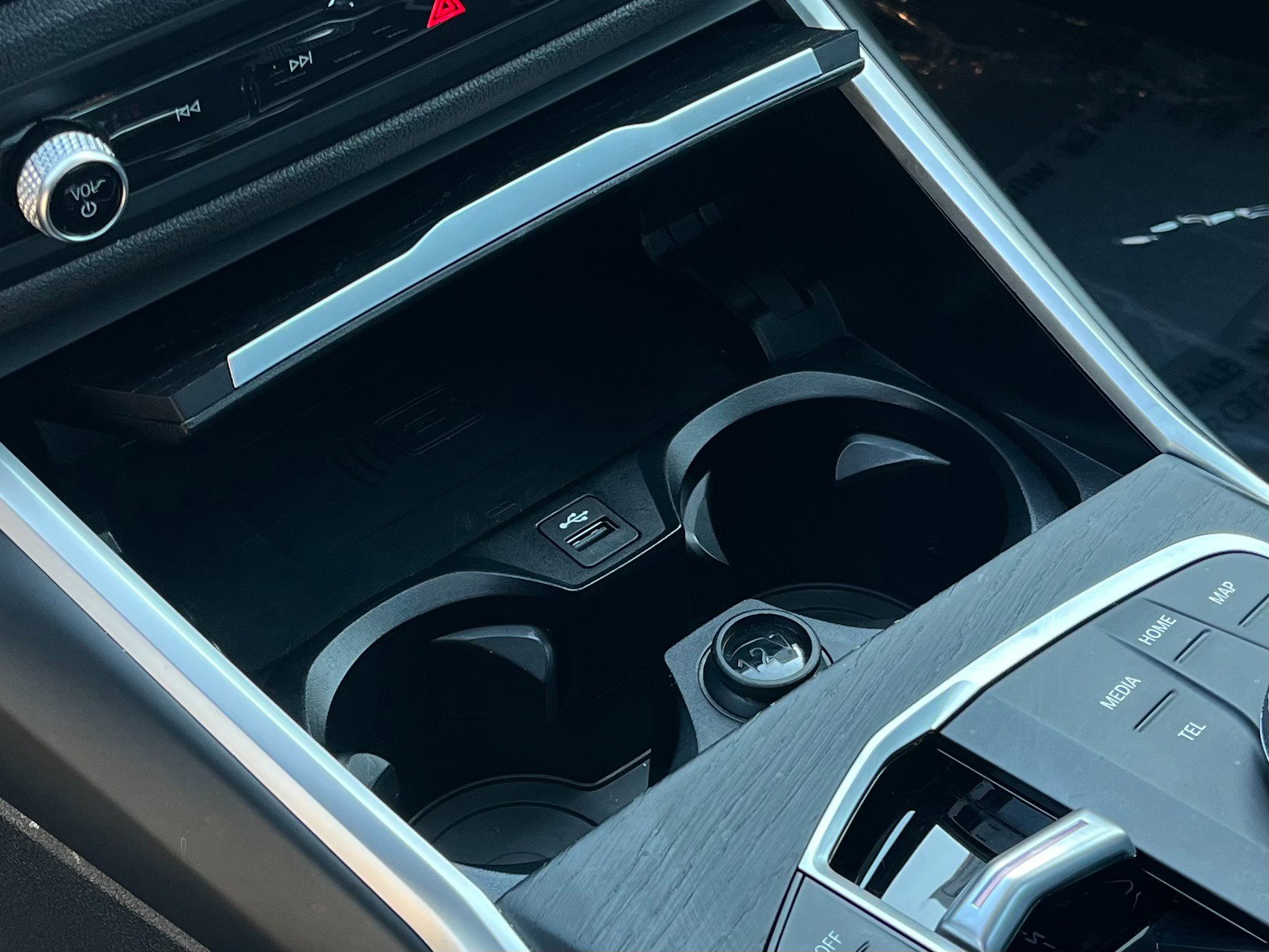 Used 2024 BMW 330i xDrive Sedan w/ Premium Package image 17