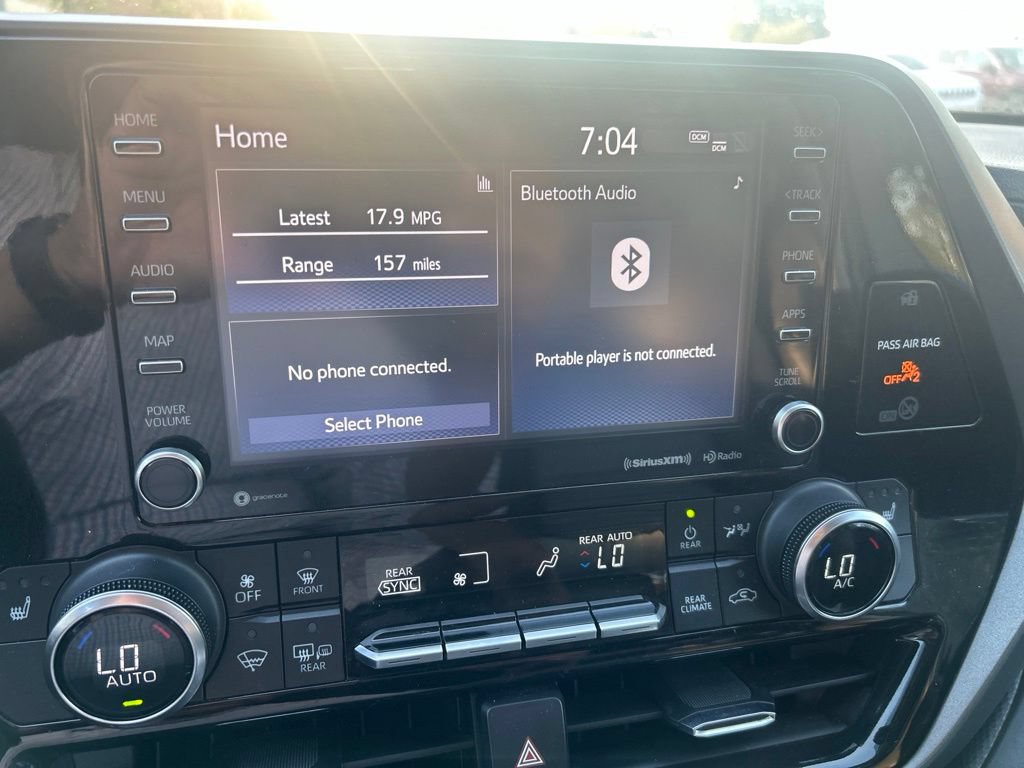 Used 2022 Toyota Highlander XLE AWD/4WD image 13
