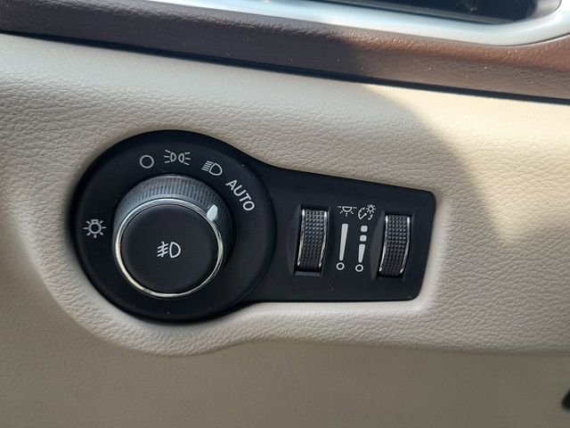 Used 2017 Chrysler Pacifica Touring-L Plus w/ Advanced Safetytec Group image 20