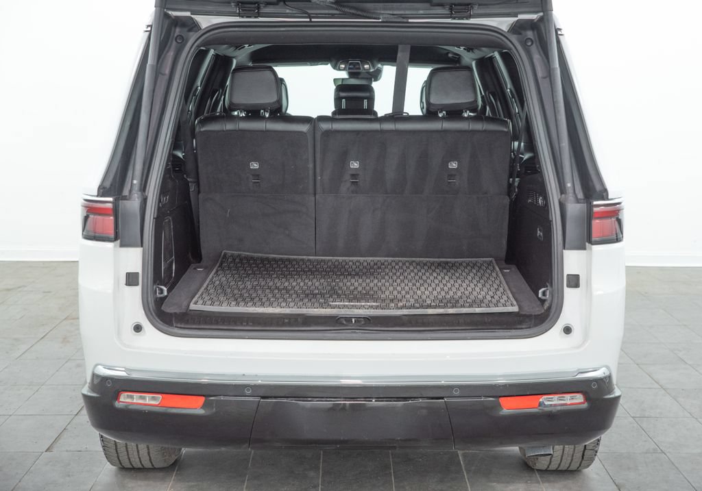 Used 2024 Jeep Wagoneer L Series II w/ Flexible Seating Group RWD image 15